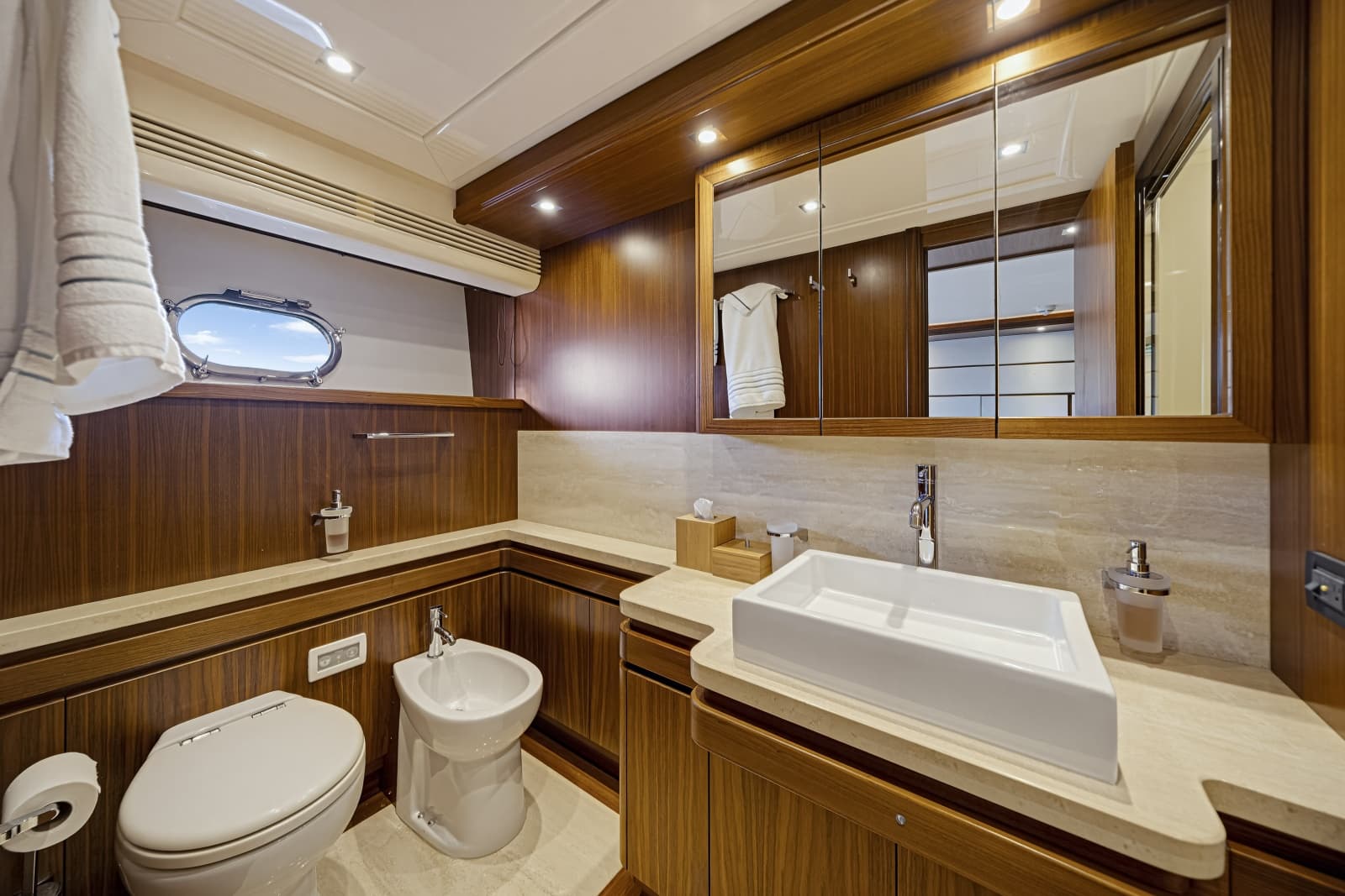 2016 Ferretti Yachts Custom Line