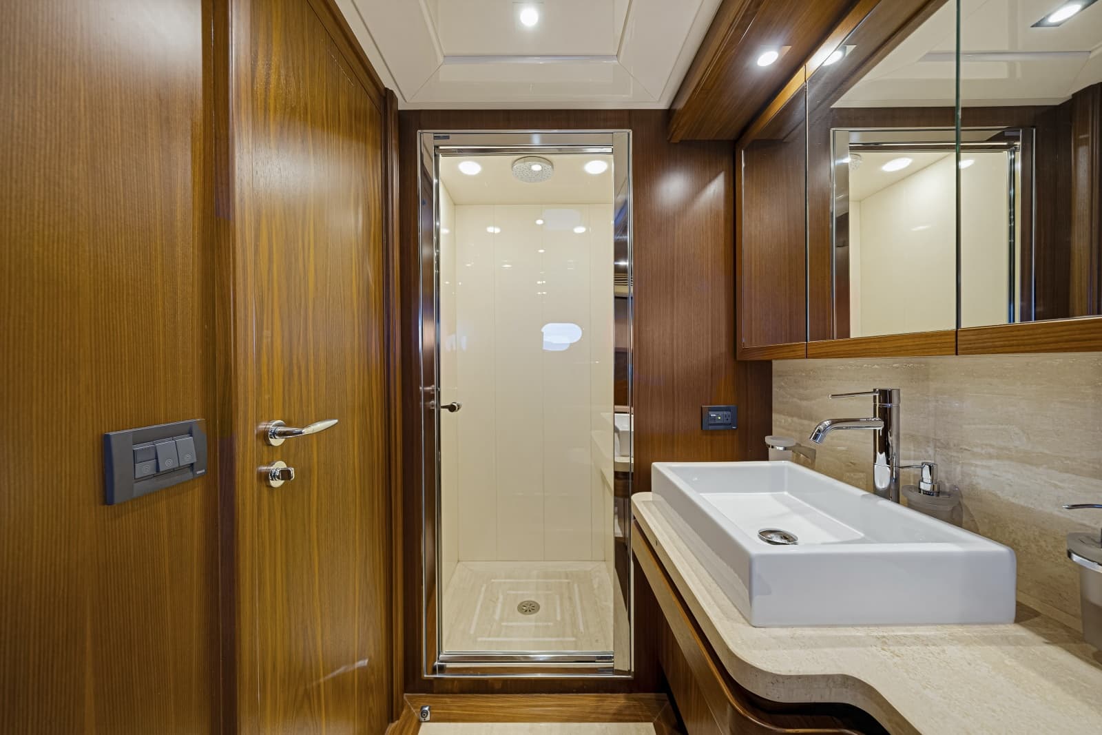 2016 Ferretti Yachts Custom Line
