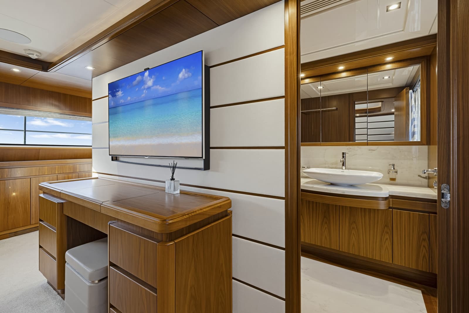 2016 Ferretti Yachts Custom Line