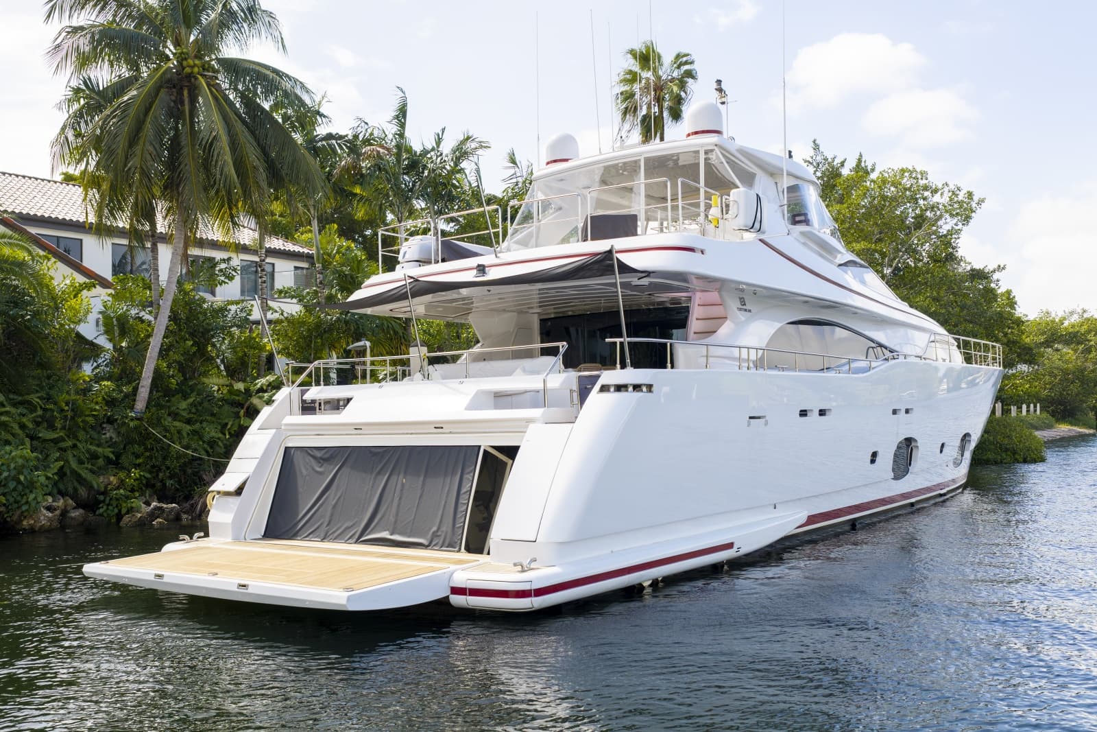 2016 Ferretti Yachts Custom Line 97