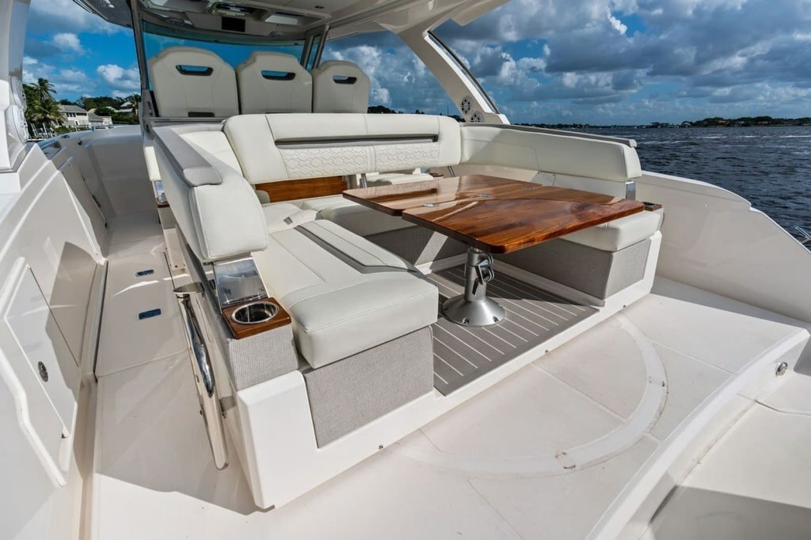 2024 Tiara Yachts 38 LS