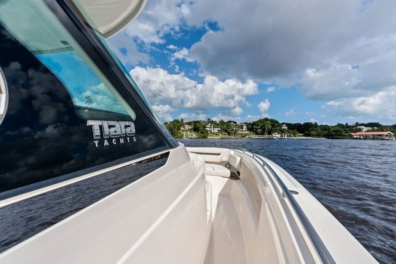 2024 Tiara Yachts 38 LS