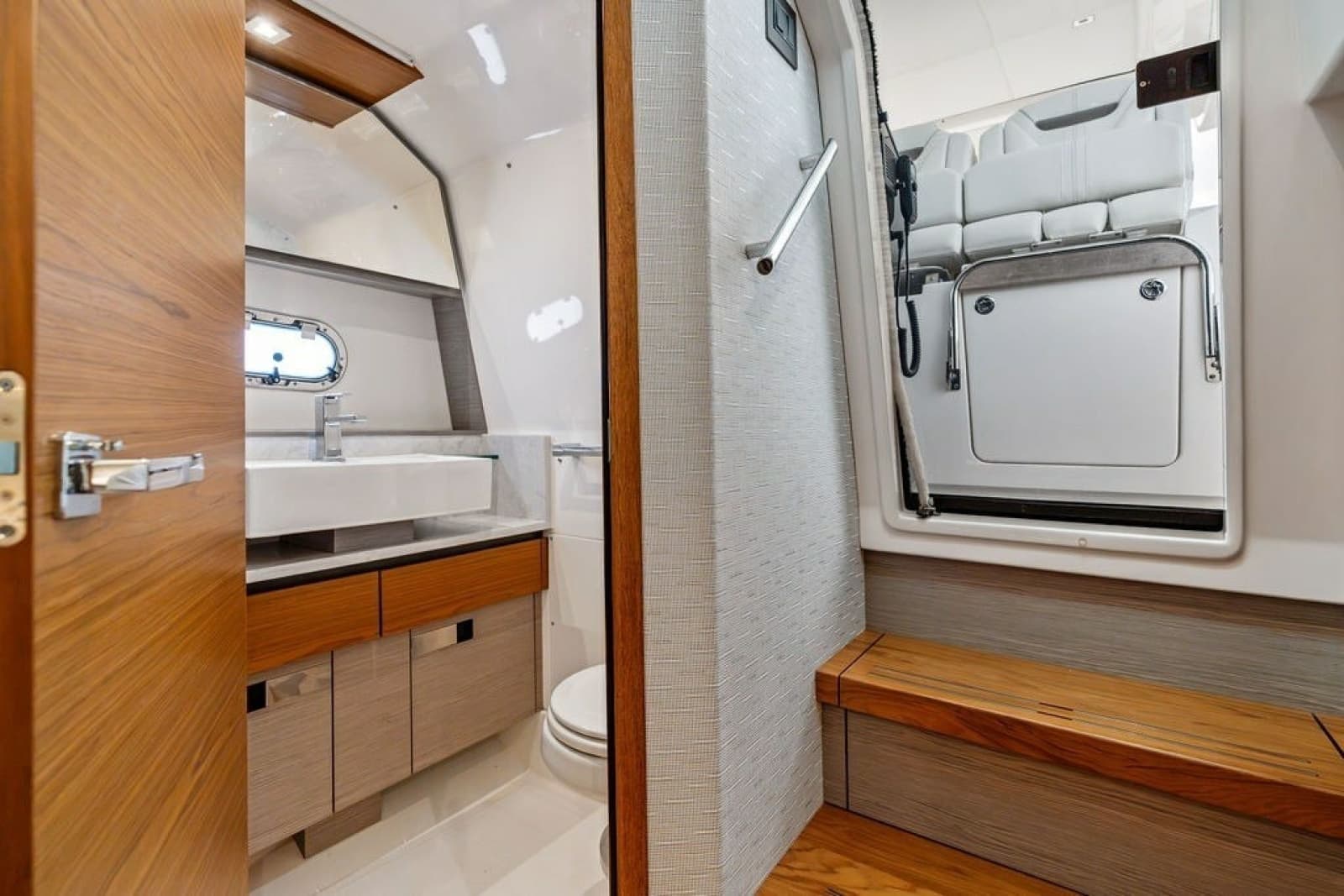 2024 Tiara Yachts 38 LS