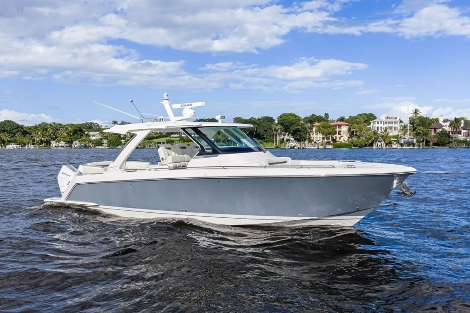 2024 Tiara Yachts 38 LS