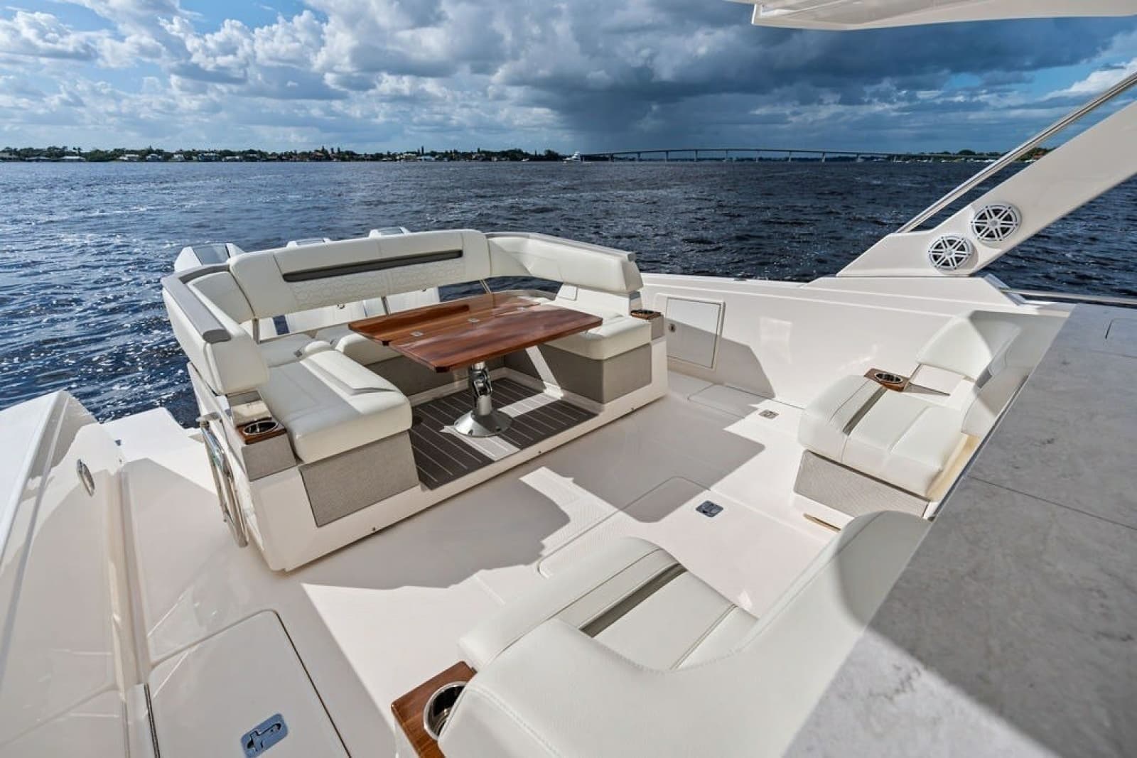 2024 Tiara Yachts 38 LS