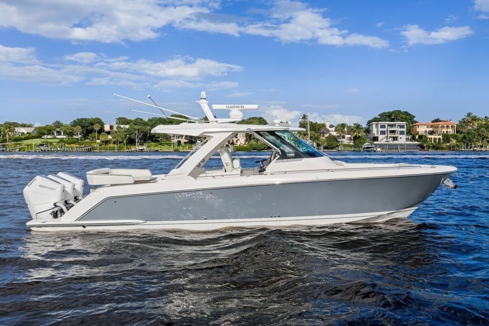 2024 Tiara Yachts 38 LS