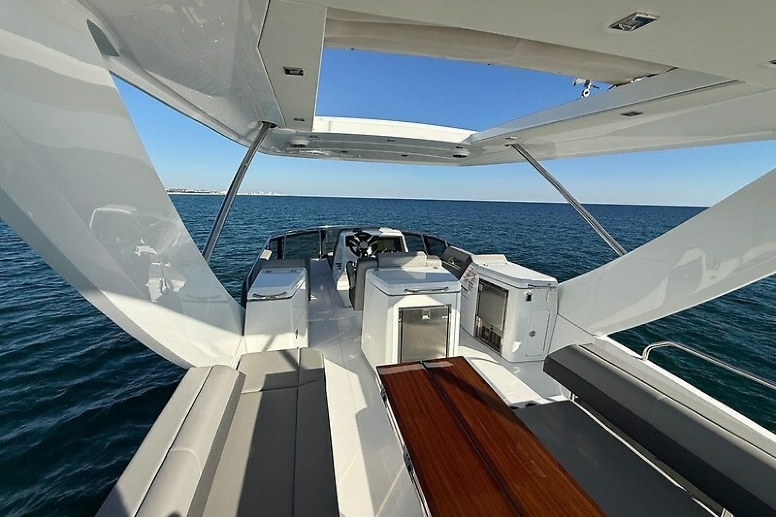 2023 Cruisers Yachts 60 Fly