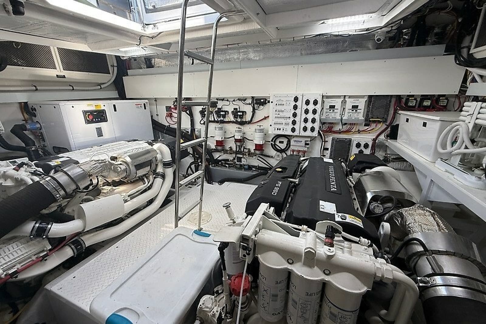 2023 Cruisers Yachts 60 Fly
