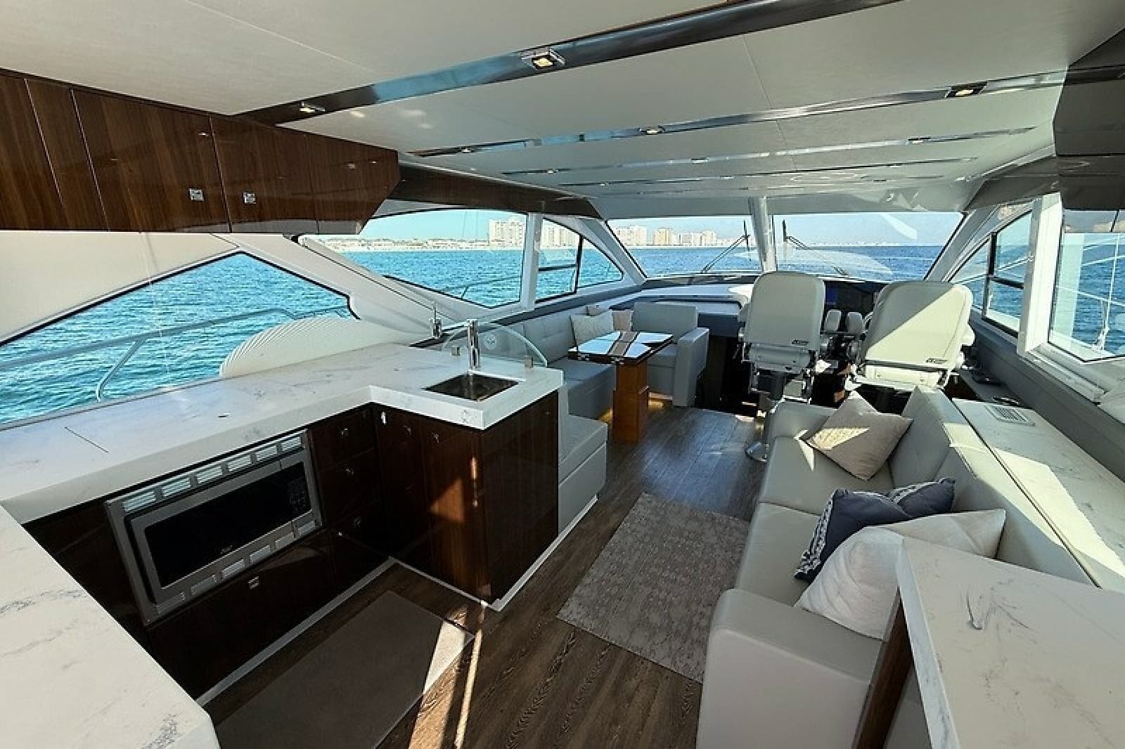 2023 Cruisers Yachts 60 Fly