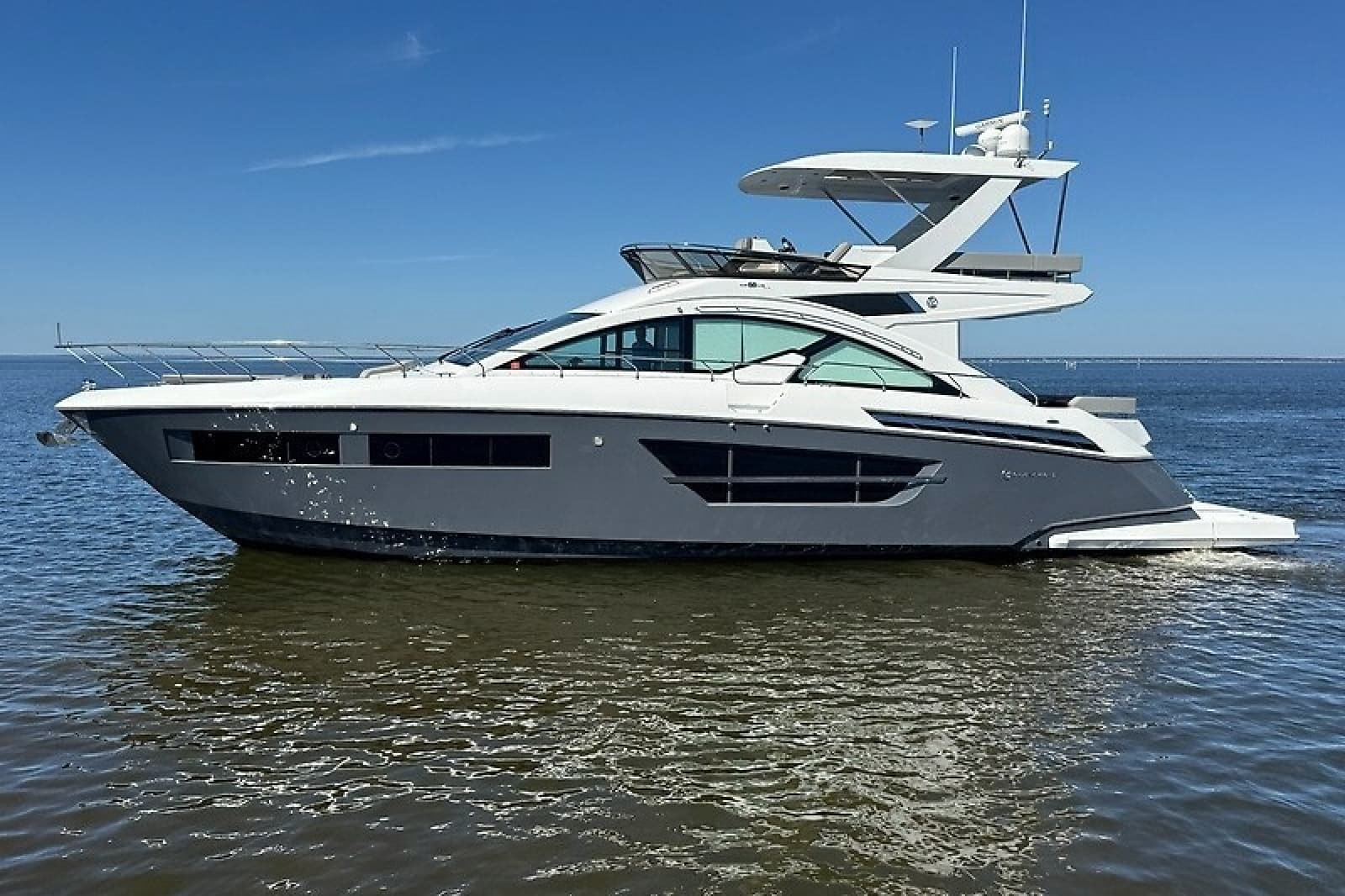 2023 Cruisers Yachts 60 Fly