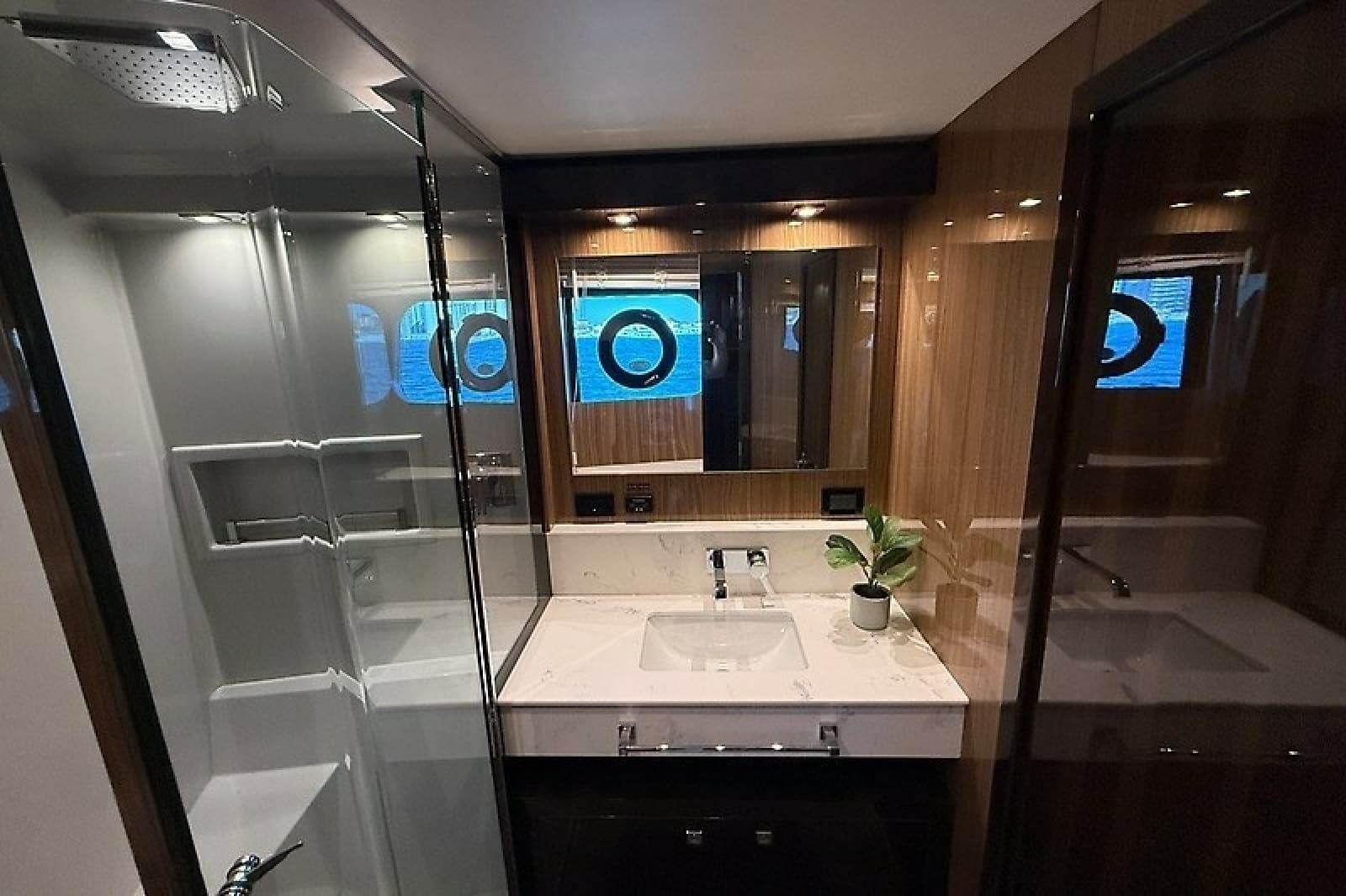 2023 Cruisers Yachts 60 Fly