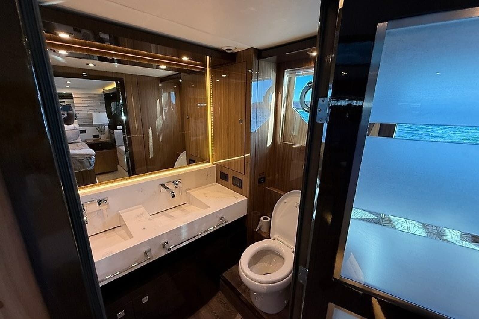 2023 Cruisers Yachts 60 Fly