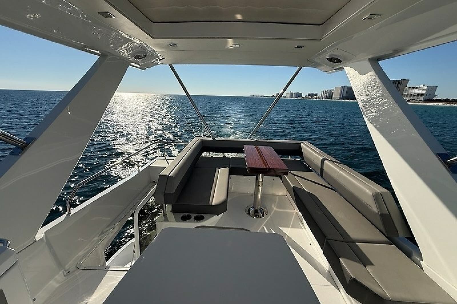 2023 Cruisers Yachts 60 Fly