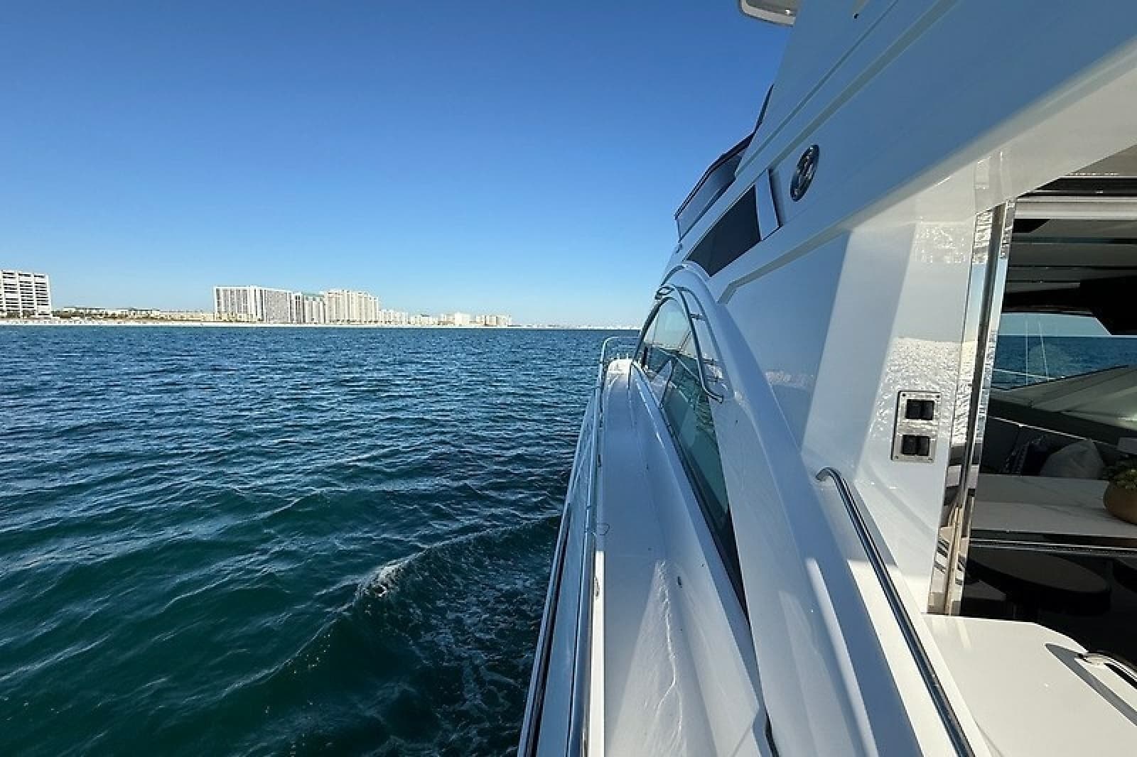 2023 Cruisers Yachts 60 Fly