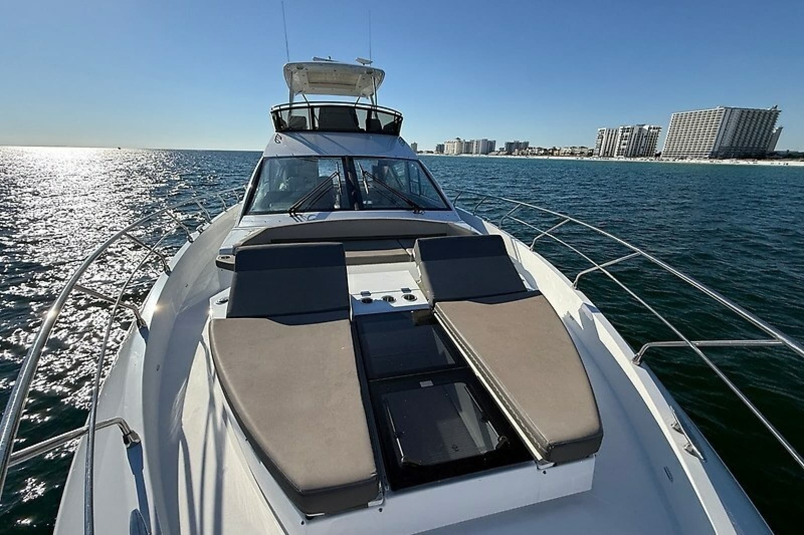 2023 Cruisers Yachts 60 Fly