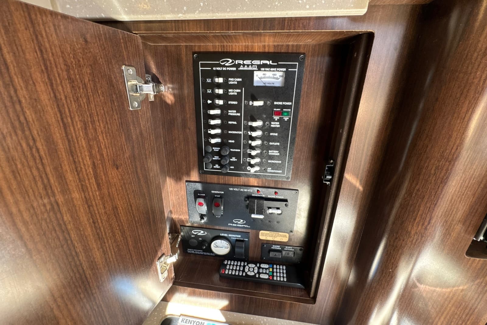 2017 Regal 28 Express