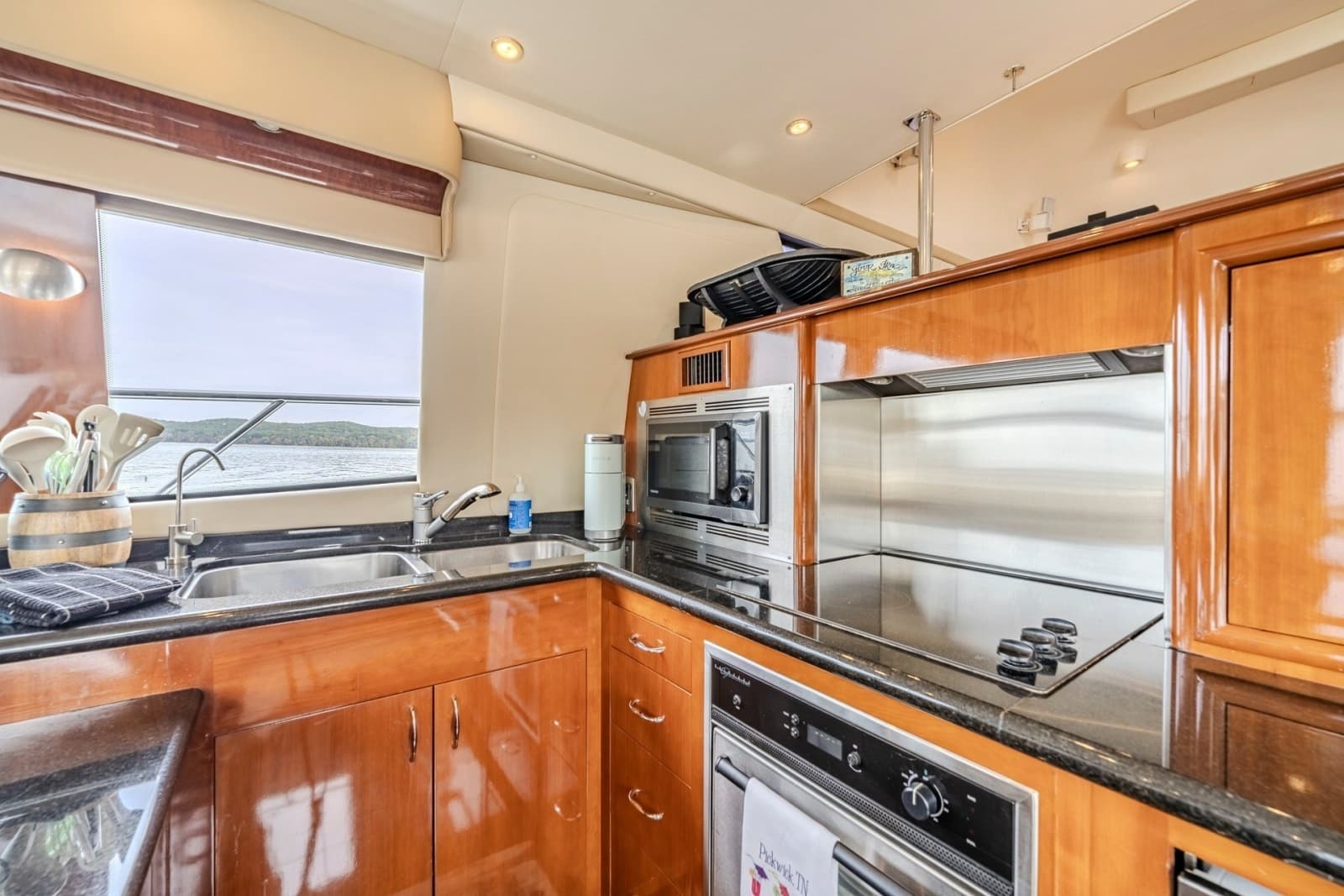 2006 Carver 56 Voyager