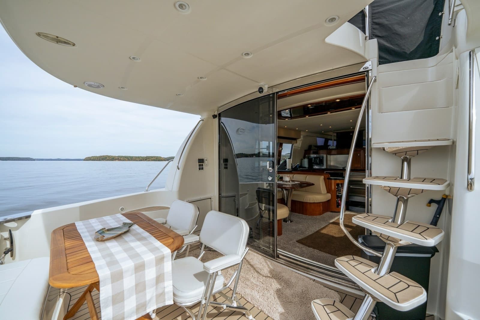 2006 Carver 56 Voyager