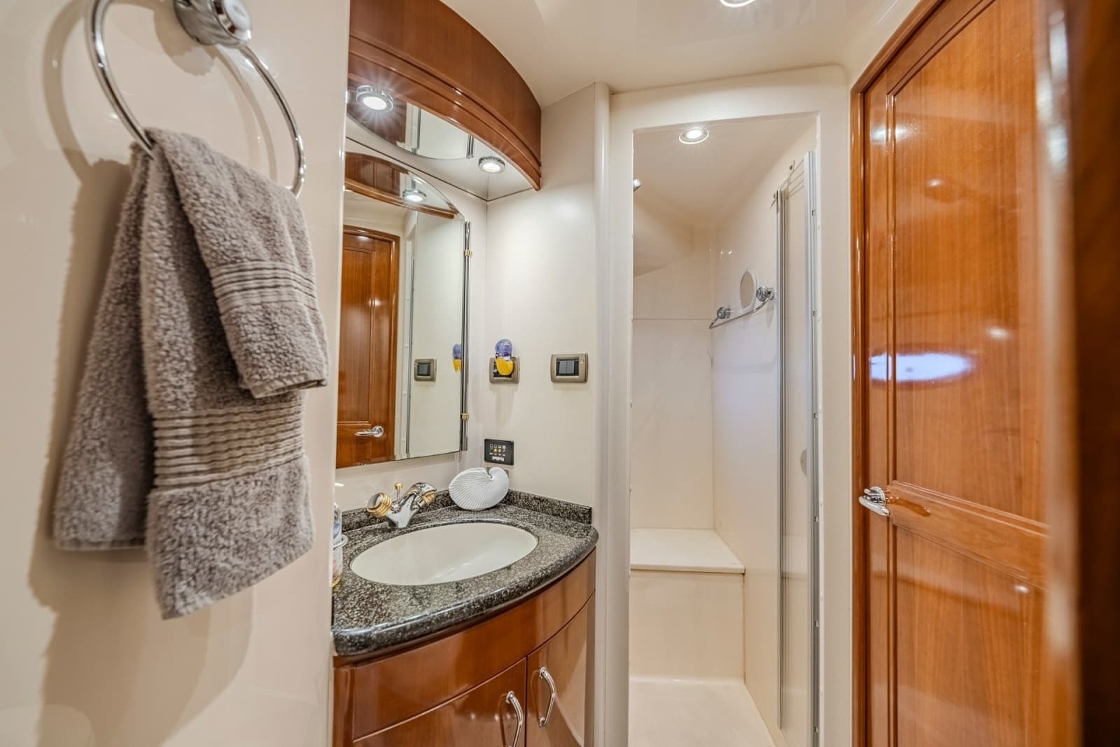 2006 Carver 56 Voyager