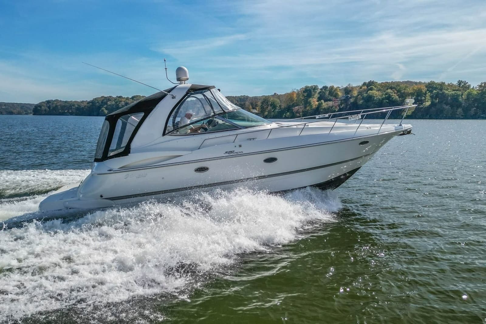 2005 Cruisers Yachts 370 Express
