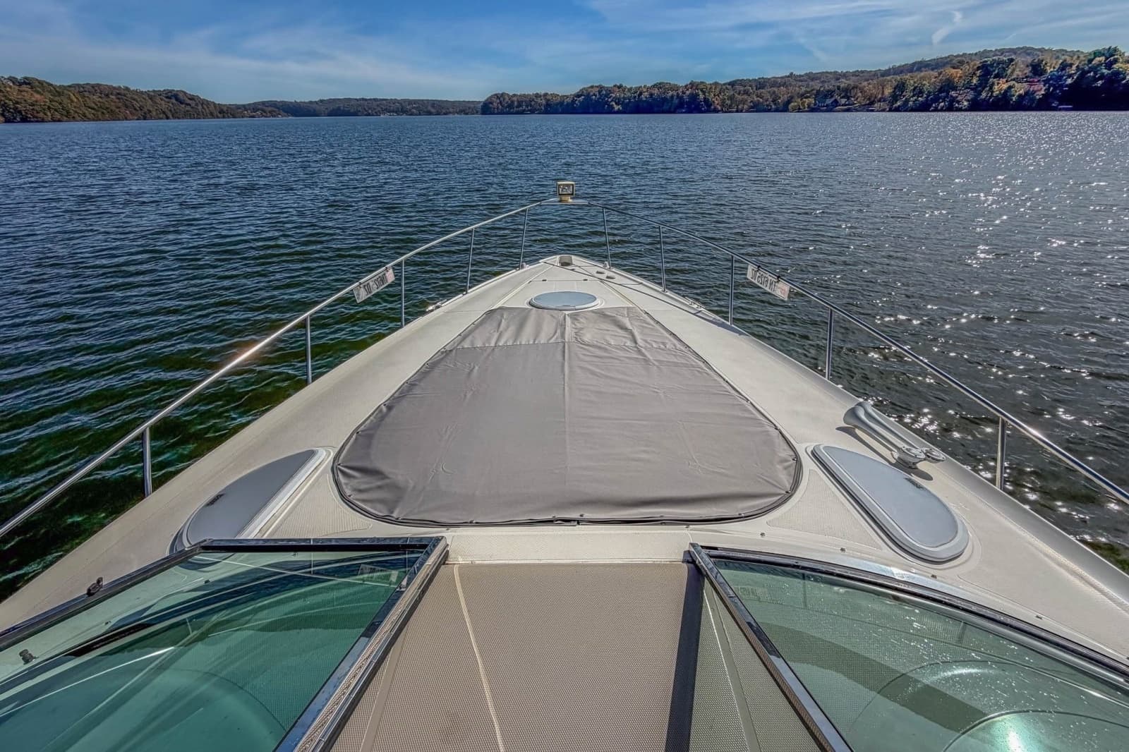 2005 Cruisers Yachts 370 Express