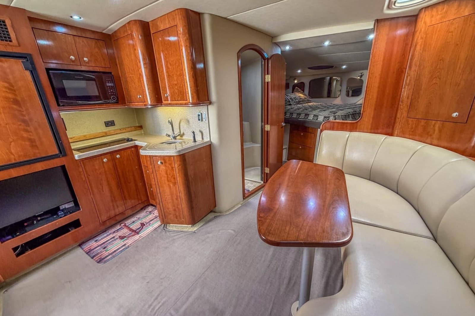2005 Cruisers Yachts 370 Express