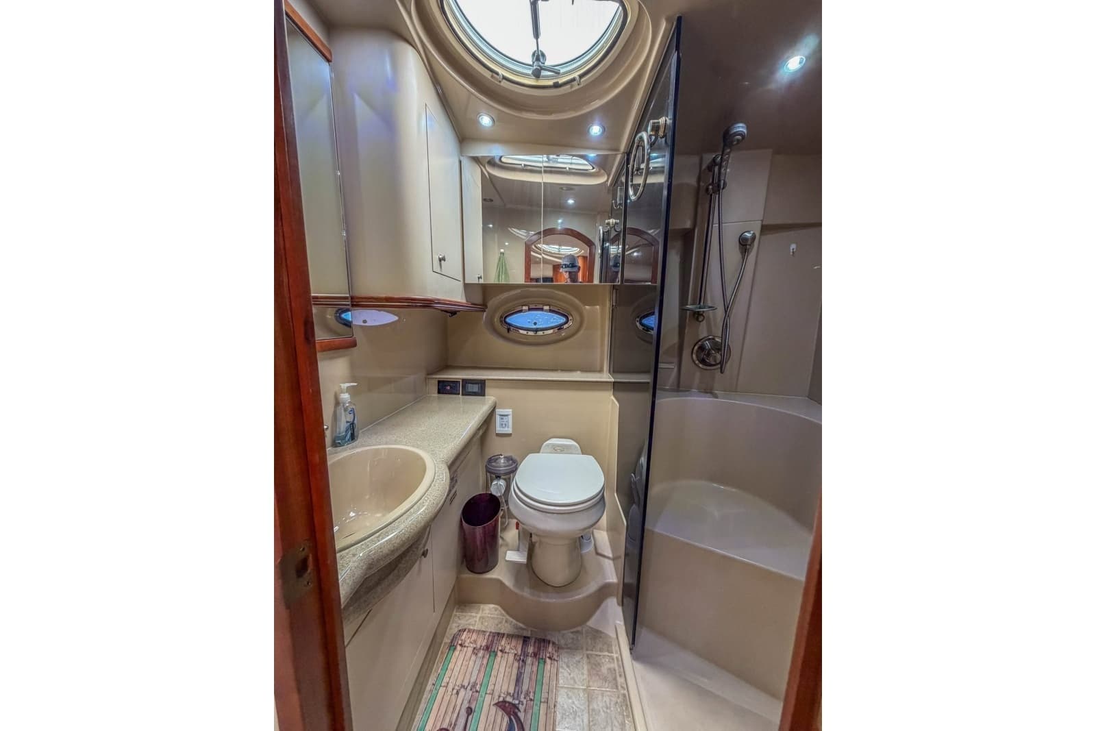 2005 Cruisers Yachts 370 Express