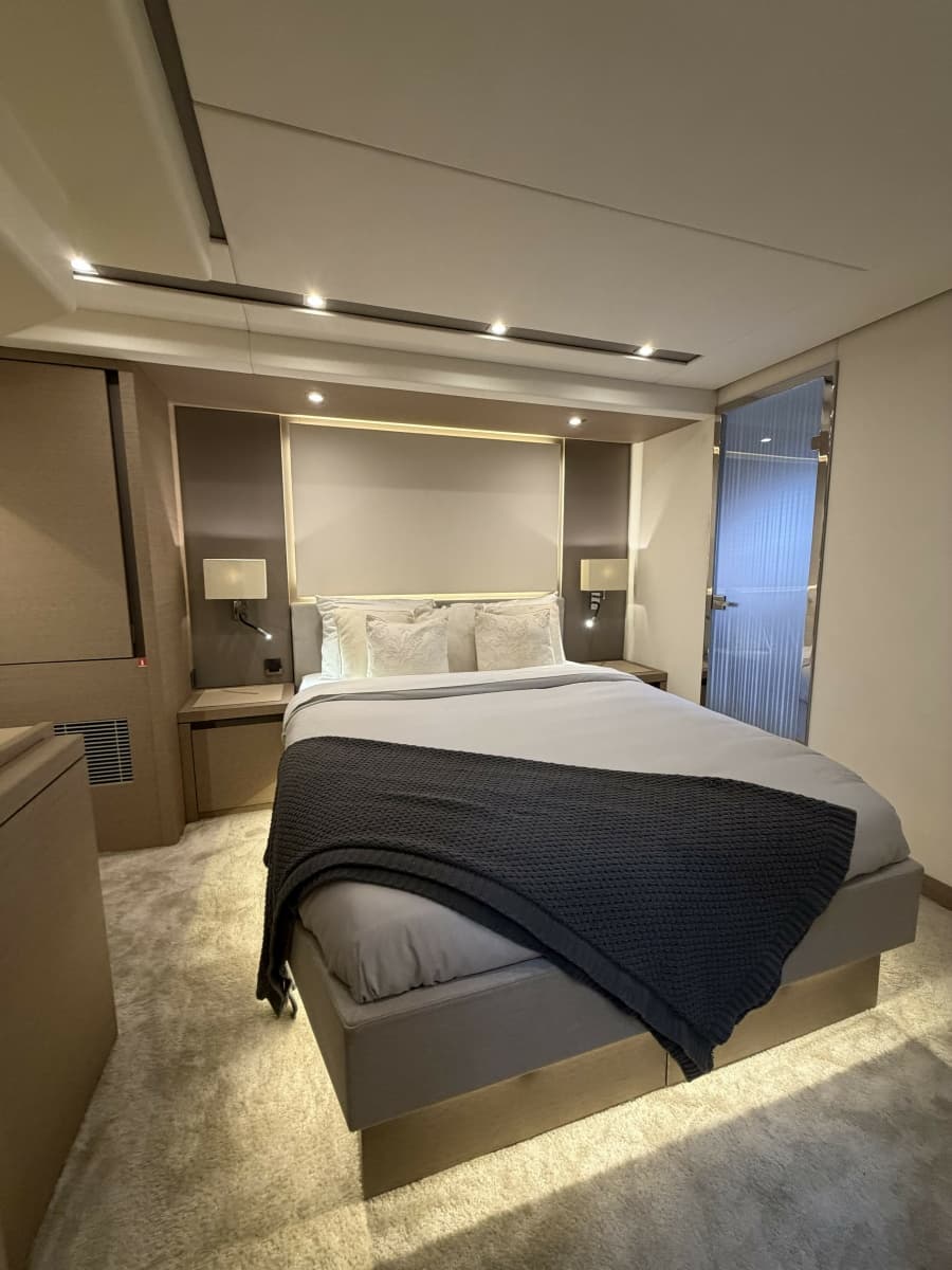 2018 Prestige 680 Flybridge