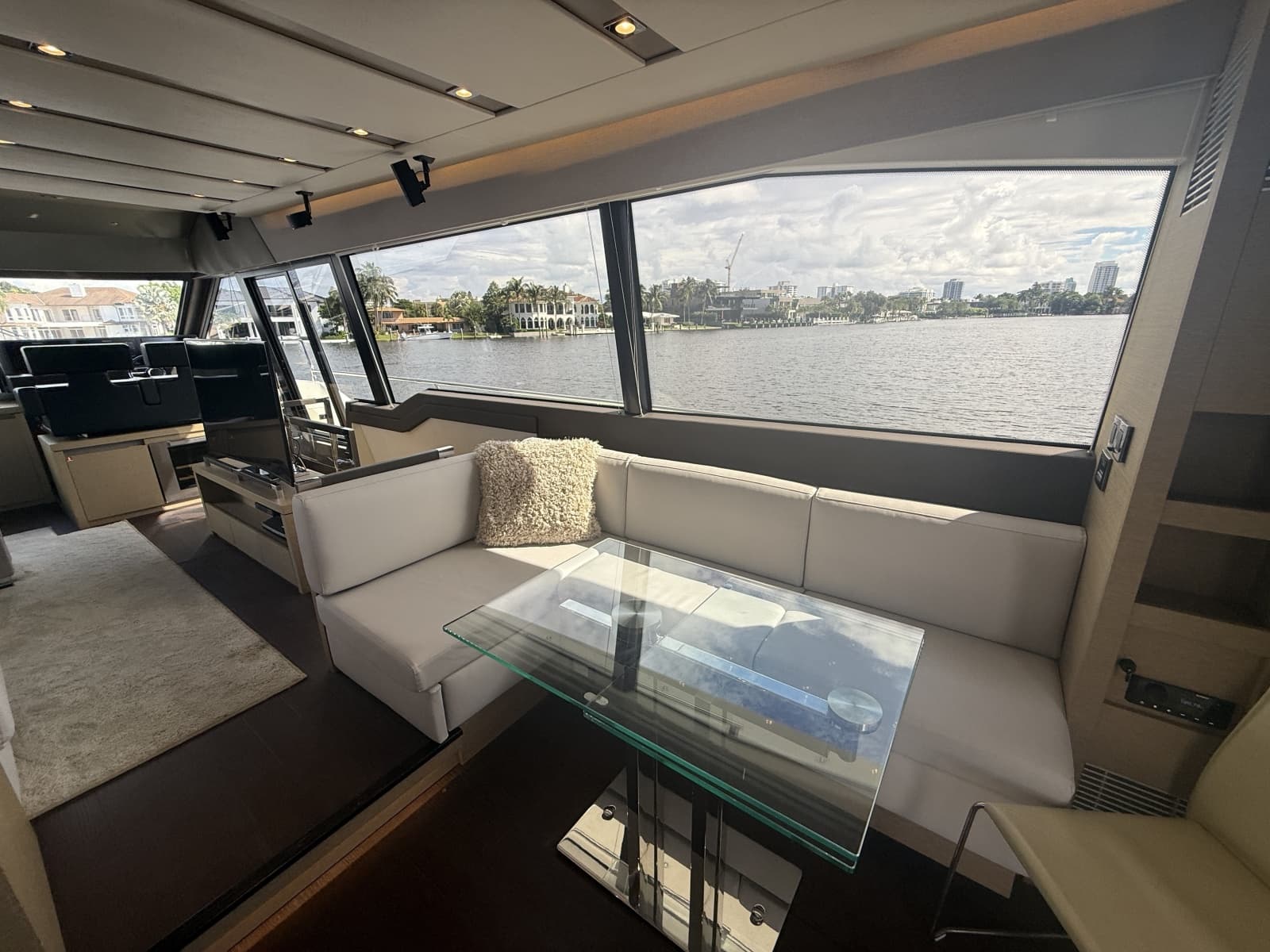 2018 Prestige 680 Flybridge