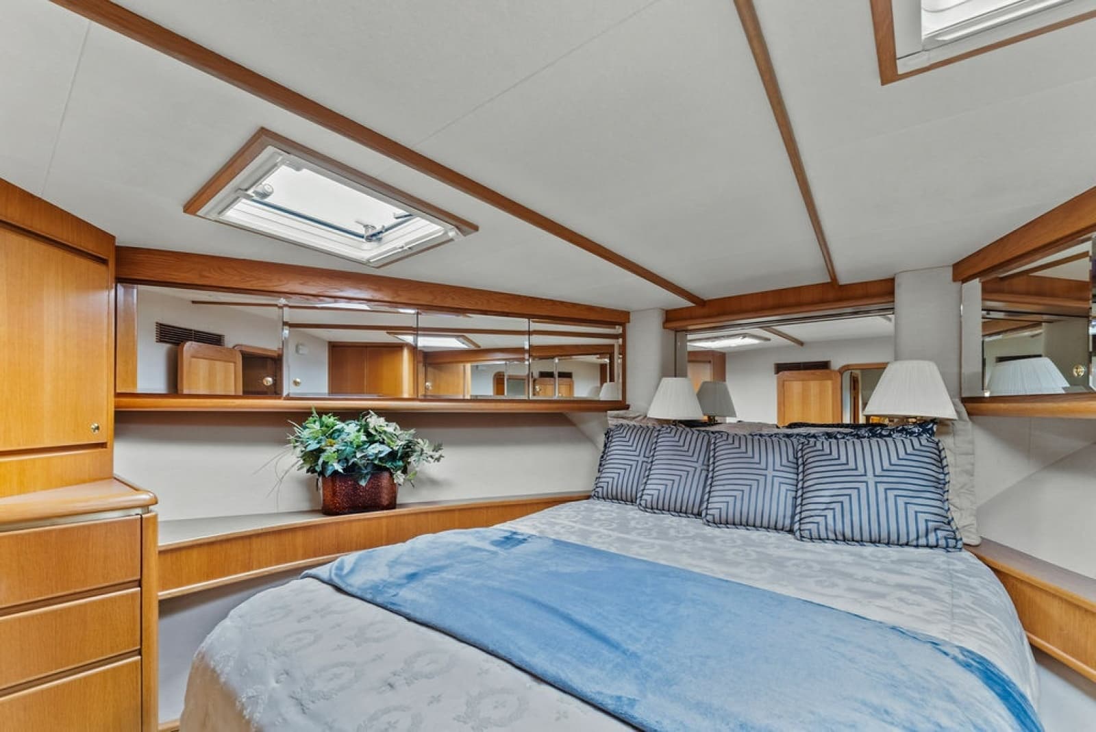 2000 West Bay Sonship 58