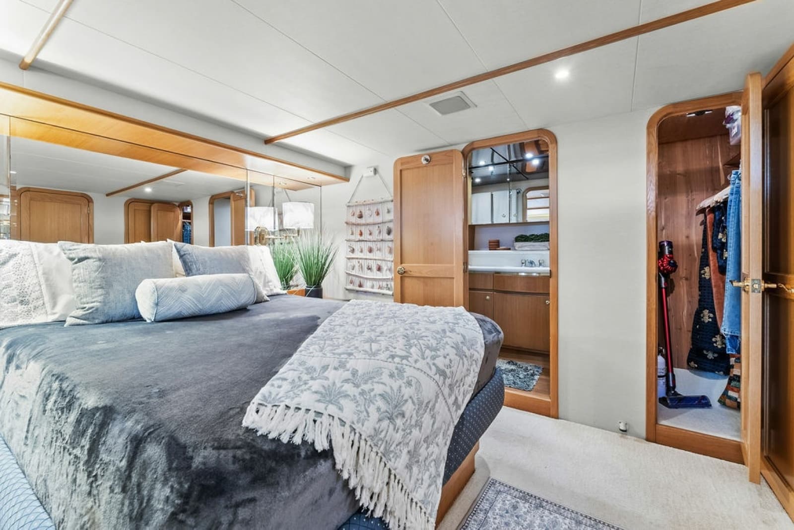 2000 West Bay Sonship 58
