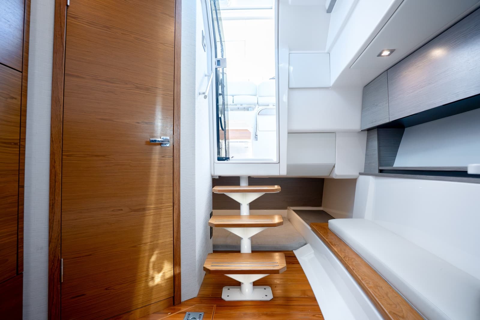 2023 Tiara Yachts 43 LS