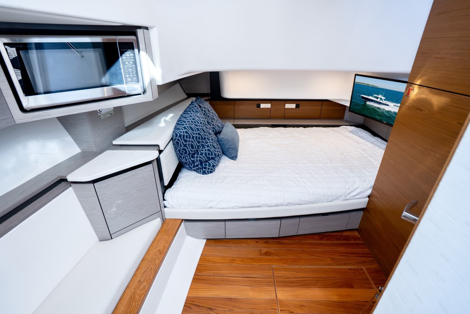 2023 Tiara Yachts 43 LS