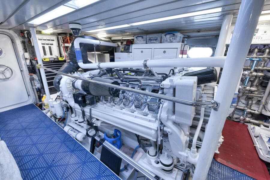 2002 Sovereign Raised Pilothouse