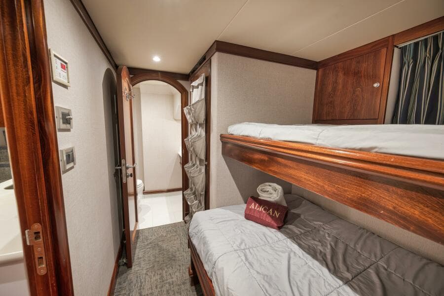 2002 Sovereign Raised Pilothouse