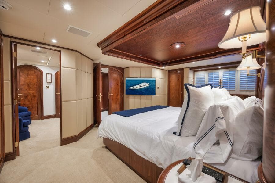 2002 Sovereign Raised Pilothouse