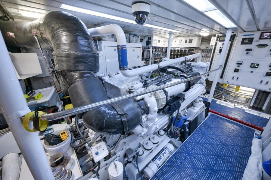 2002 Sovereign Raised Pilothouse