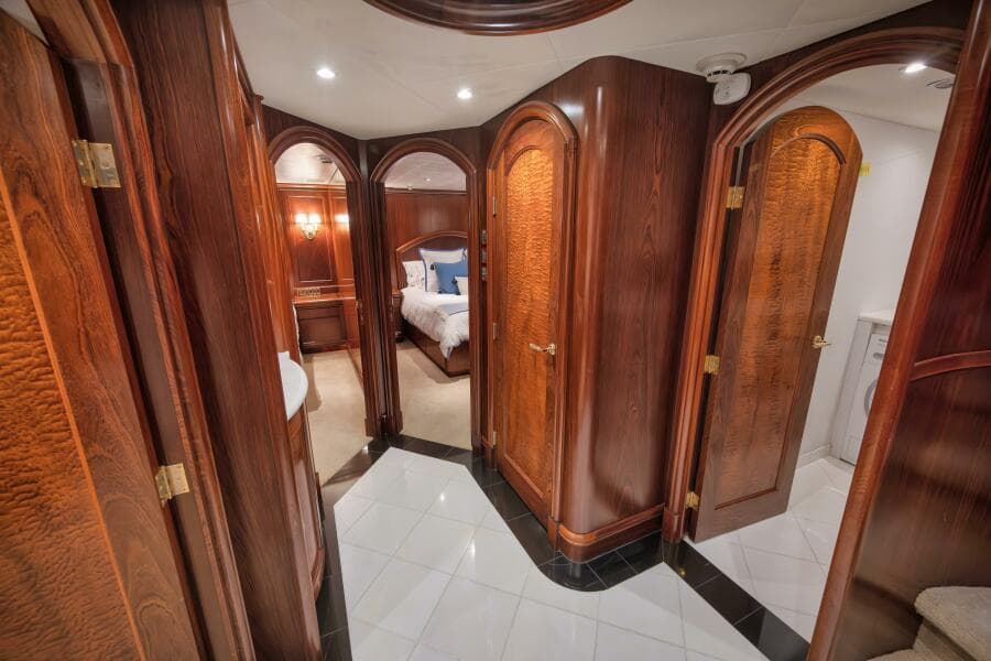 2002 Sovereign Raised Pilothouse