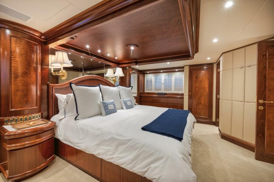 2002 Sovereign Raised Pilothouse