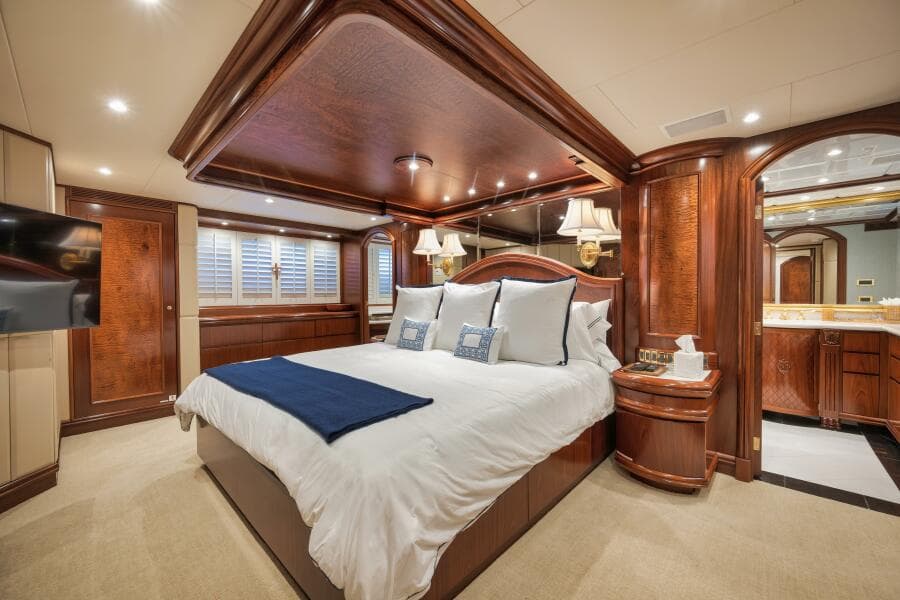 2002 Sovereign Raised Pilothouse