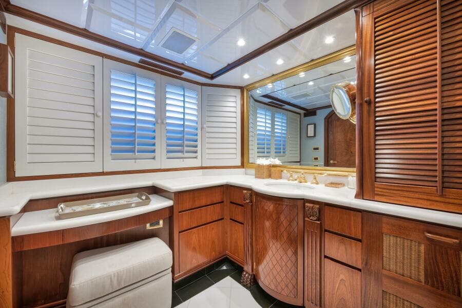 2002 Sovereign Raised Pilothouse