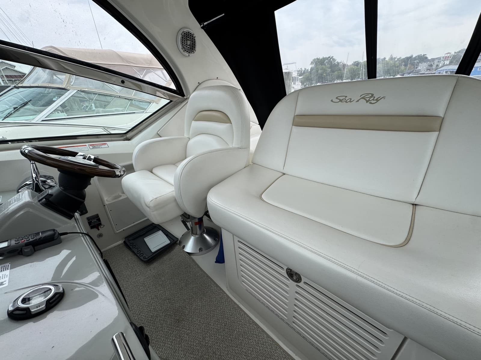 2010 Sea Ray 390 Sundancer