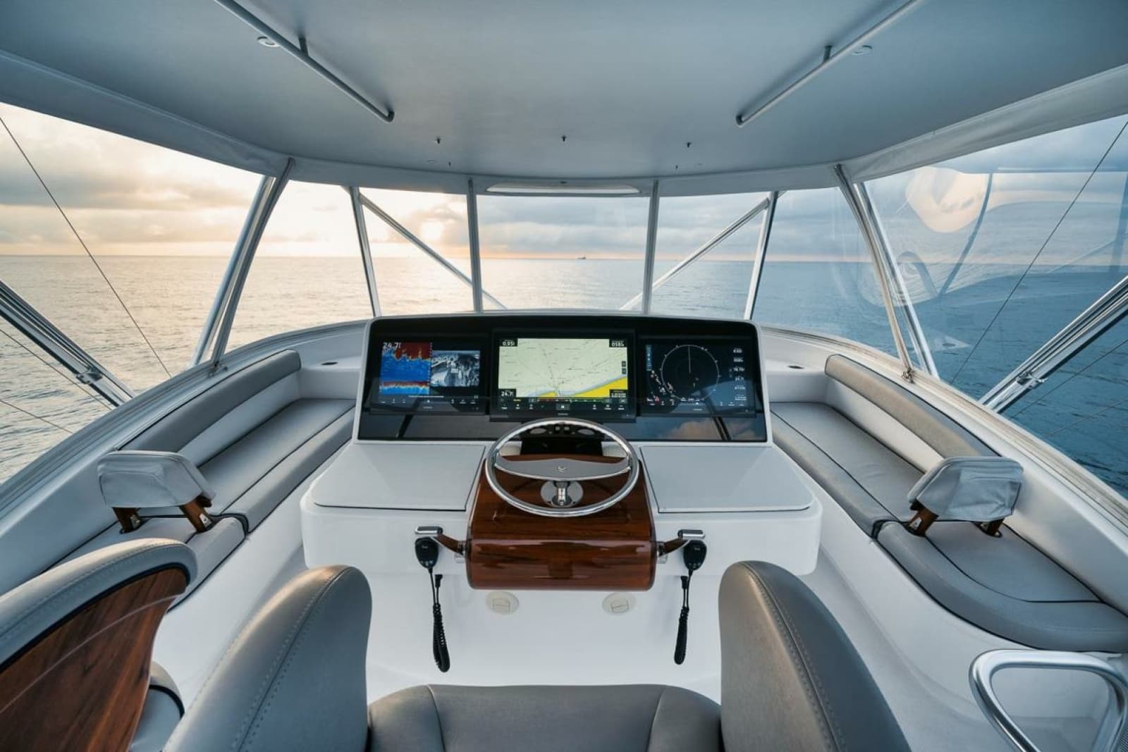2020 Hatteras Convertible GT59