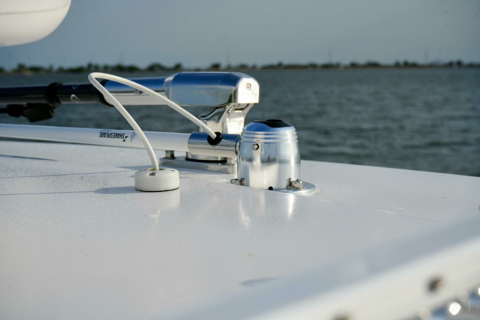 Reef Runner 23 - Shakespeare Antenna