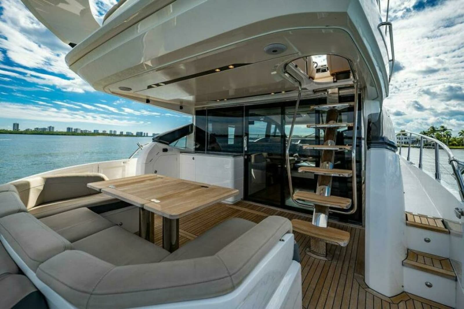 Princess 65 - Cockpit