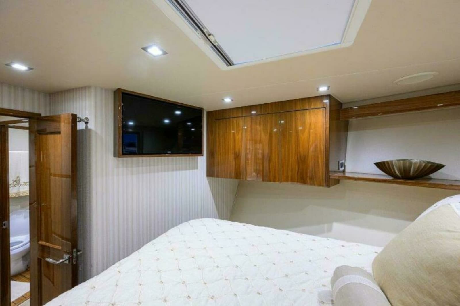 Viking 72 Knot Again - Forward Stateroom