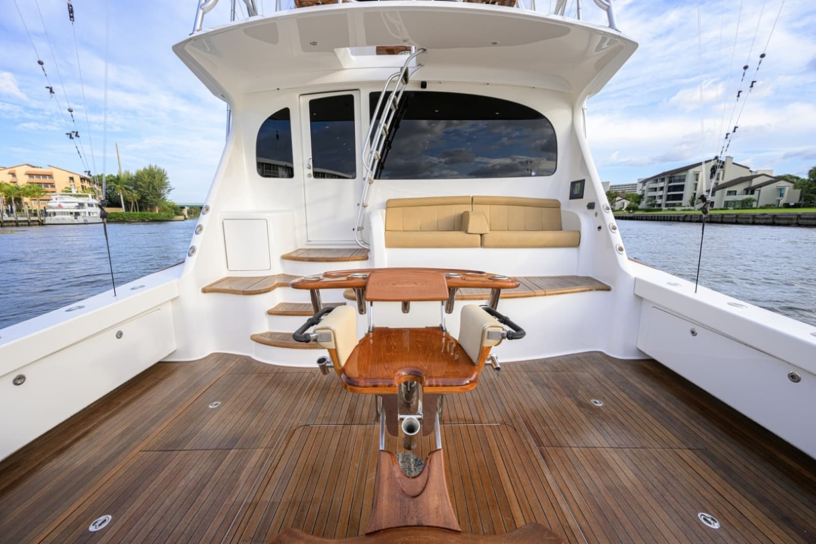 Viking 70 DESPERADO - Cockpit