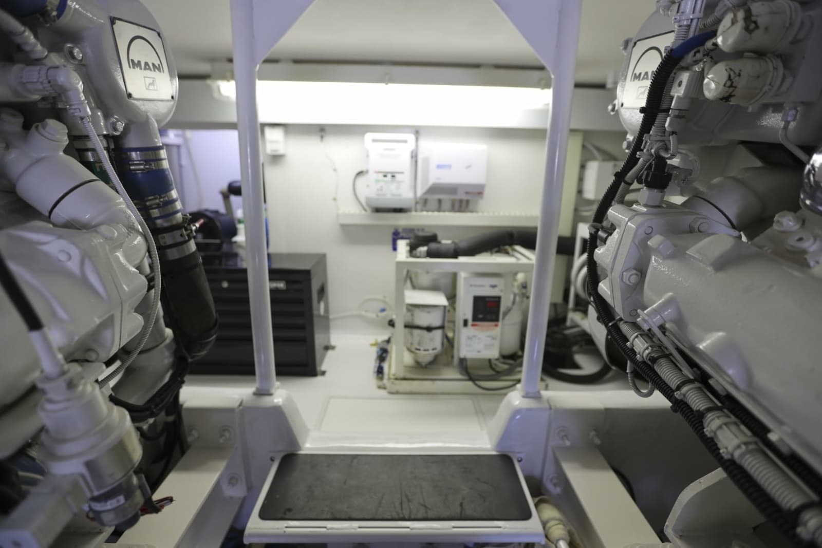 Viking 5- Lady S - Engine Room
