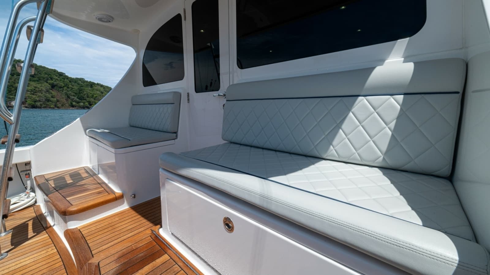 2023 Viking 46 Billfish Cockpit