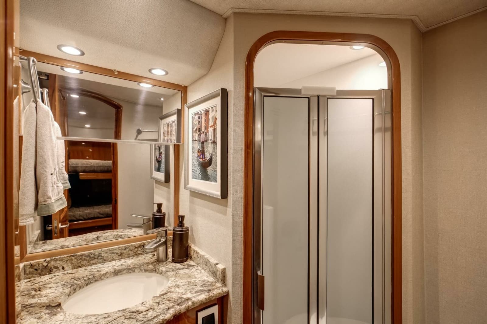 Viking 70 Convertible - Head